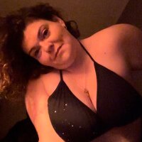 bustybee3469's Offline Chat Room