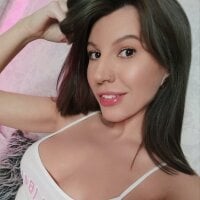 Julie_Rogue Adlı Modelin Çevrimdışı Sohbet Odası