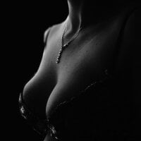 MilaTayllor Adlı Modelin Çevrimdışı Sohbet Odası