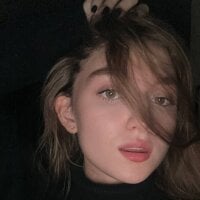 MadelineWest 个人资料图片