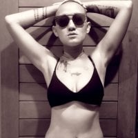 Asianjuicy_888 Adlı Modelin Çevrimdışı Sohbet Odası