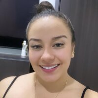 emma_tayloor_'s Offline Chat Room