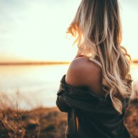 Golden_Mia's Offline Chat Room