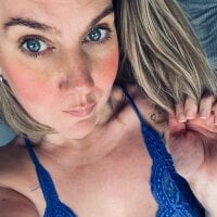 CURVY_BRITISH_QUEEN 오프라인 채팅방