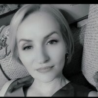 YourJulia's Offline Chat Room