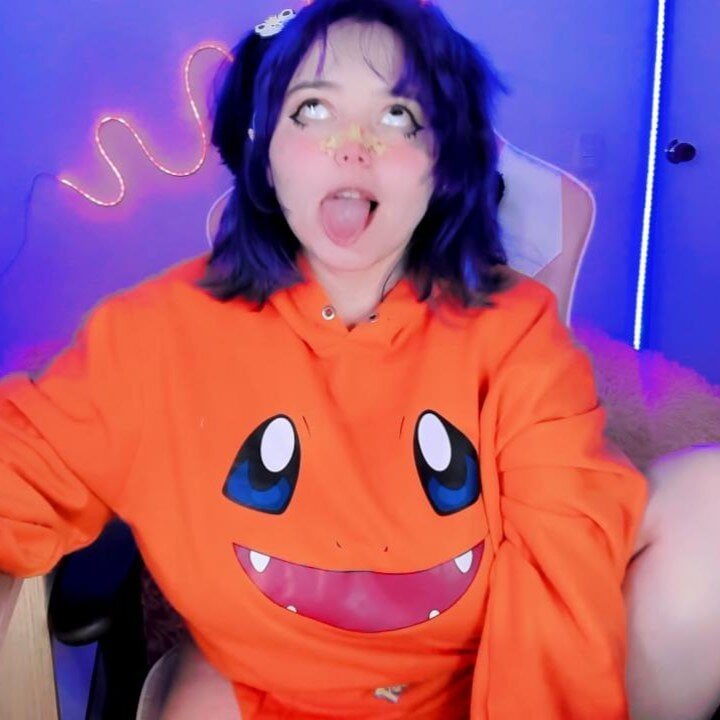 waifumochi_chan's Stripchat show and profile