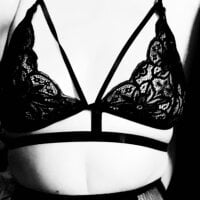 Roseyredlips webcam model