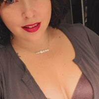 Violet_Shenanigans Adlı Modelin Çevrimdışı Sohbet Odası