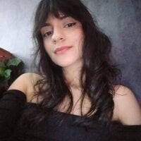 Laura--x webcam model