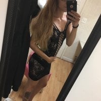 deedee_xo_xo's Offline Chat Room