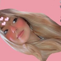 Xhalleecutie fully nude on webcam for live porn video chat