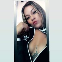 Danielle_3's Offline Chat Room