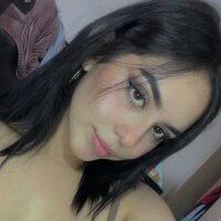 layla_19 offline chat-rom