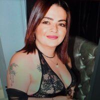 mia_hotxs' Offline Chat Room