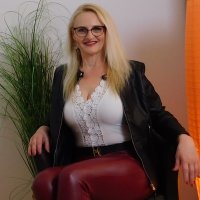 Lizzy4you's Offline Chat Room