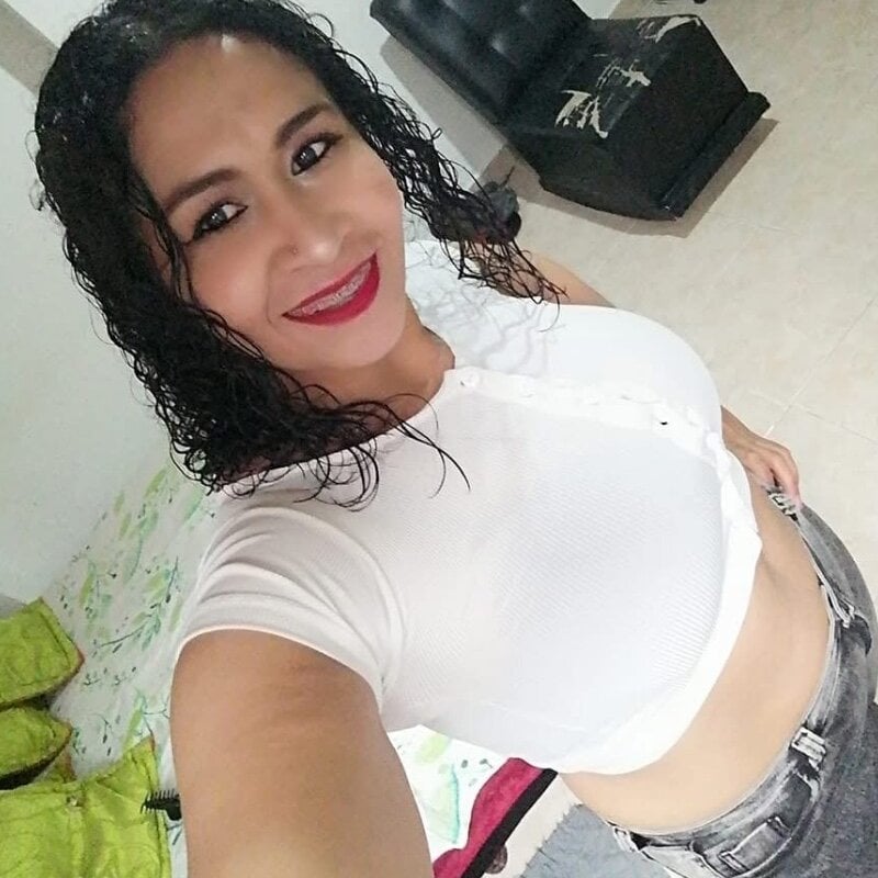 Carola-Ross's Stripchat show and profile