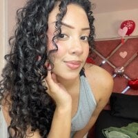 Bellacurly webcam model