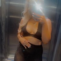 Riri227x's Offline Chat Room