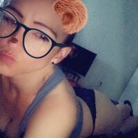 Karebearz1 webcam model