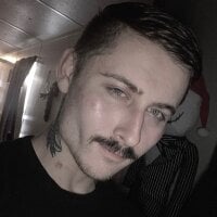 DoctorTube's Offline Chat Room