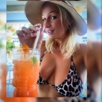 NinaBellaXXX's Offline Chat Room