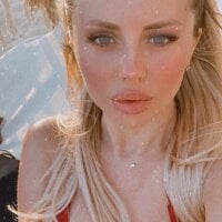 FlirtFun21's Offline Chat Room