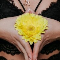 Bella-Grace webcam model