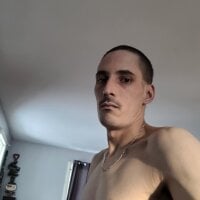 Nakedswan95's Offline Chat Room