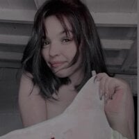 DaraQuinn webcam model