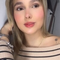 Emmaa_white_ webcam
