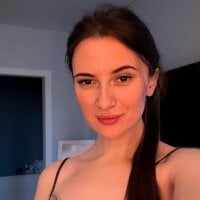Luna_Raee model avatar