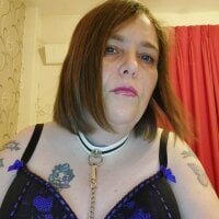 HousewifeMilf_Courtney webcam model