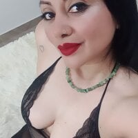 Isabella_stonee's Offline Chat Room