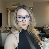 YoungJoyce webcam model