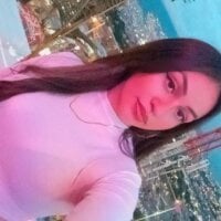 RoxxieAndrews777's Avatar Pic