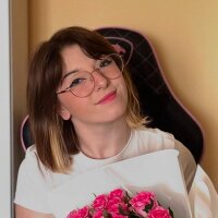 VelvetWhispers' Offline Chat Room