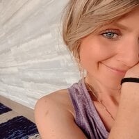 addictedtolace's Avatar Pic