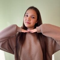 LynnaLowrance webcam model