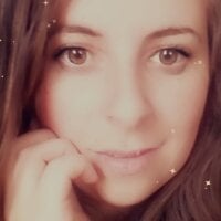 Polli_smile Adlı Modelin Çevrimdışı Sohbet Odası