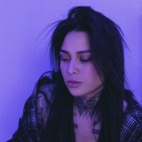 kourtneyInked Adlı Modelin Avatarı