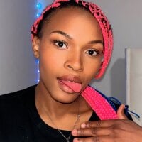 LindyBaee webcam