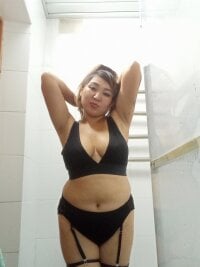 HellaWerlous webcam model