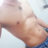 xxxsweetboyy's Offline Chat Room