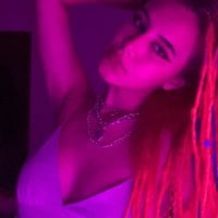 Adellina_woogy's Offline Chat Room