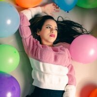 NatashaSander_1_ Adlı Modelin Çevrimdışı Sohbet Odası