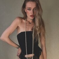 LunaticaBae webcam model