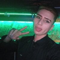 alex_sexciting32's Offline Chat Room