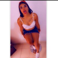 Mariana_LLS Adlı Modelin Çevrimdışı Sohbet Odası