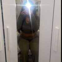 sexy-hottiee webcam model