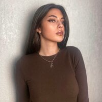 Alita-Moon Adlı Modelin Çevrimdışı Sohbet Odası